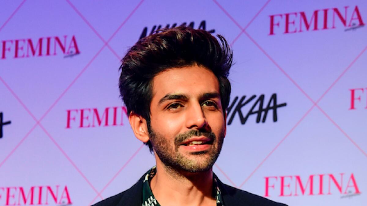 Kartik Aaryan looked dapper in a quirky printed shirt under his classic suit as he won the Heartthrob of the Year award