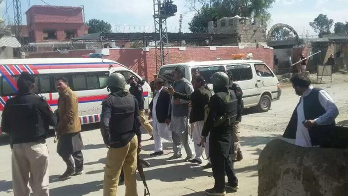 Watch: Suicide bombers killed after targeting Pak court