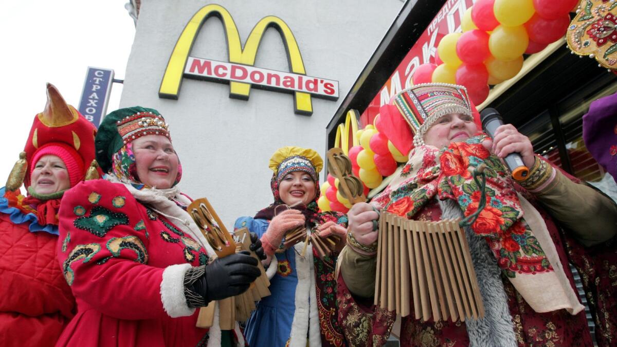(FILES) In this file photo taken on January 30, 2005, traditionally dressed Russian musicians perform in front of the busiest McDonald's restaurant in the world in Pushkin Square in Moscow during the 15th anniversary of the opening of its first restaurant in Russia 31 January 2005. Photo: AFP