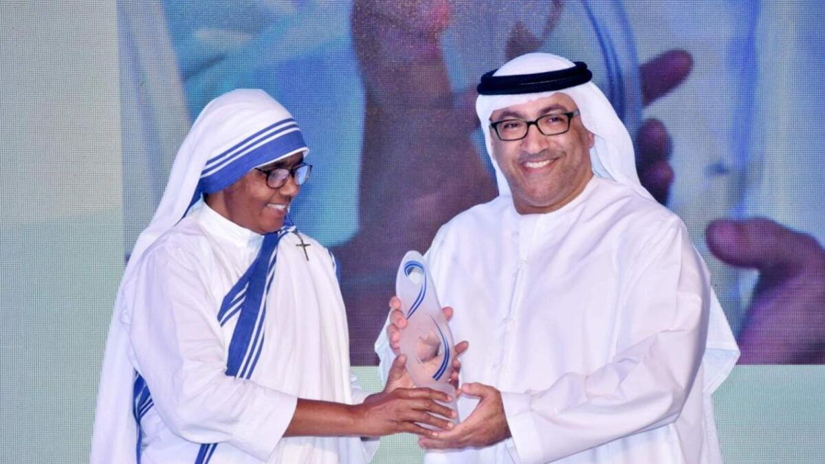 Shaikh Abdullah receives Mother Teresa award