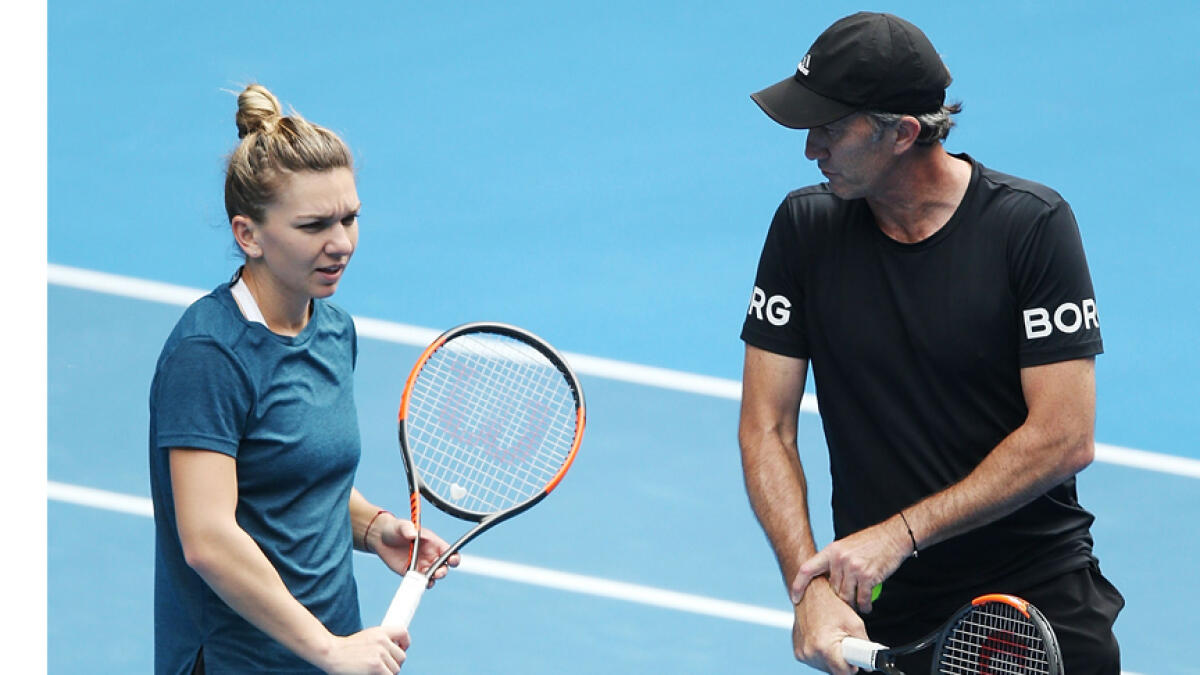 Halep, Wozniacki lead race to seize Serenas Aussie crown