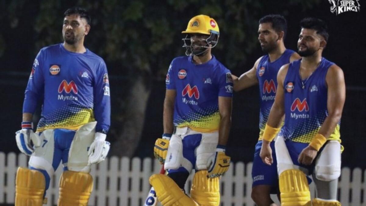 MS Dhoni (left) and Suresh Raina during a training session in Dubai. (CSK Twitter)