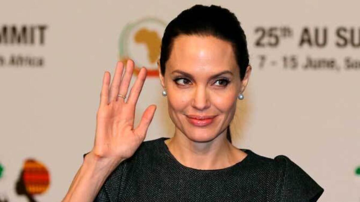 Angelina Jolie visits refugee camp