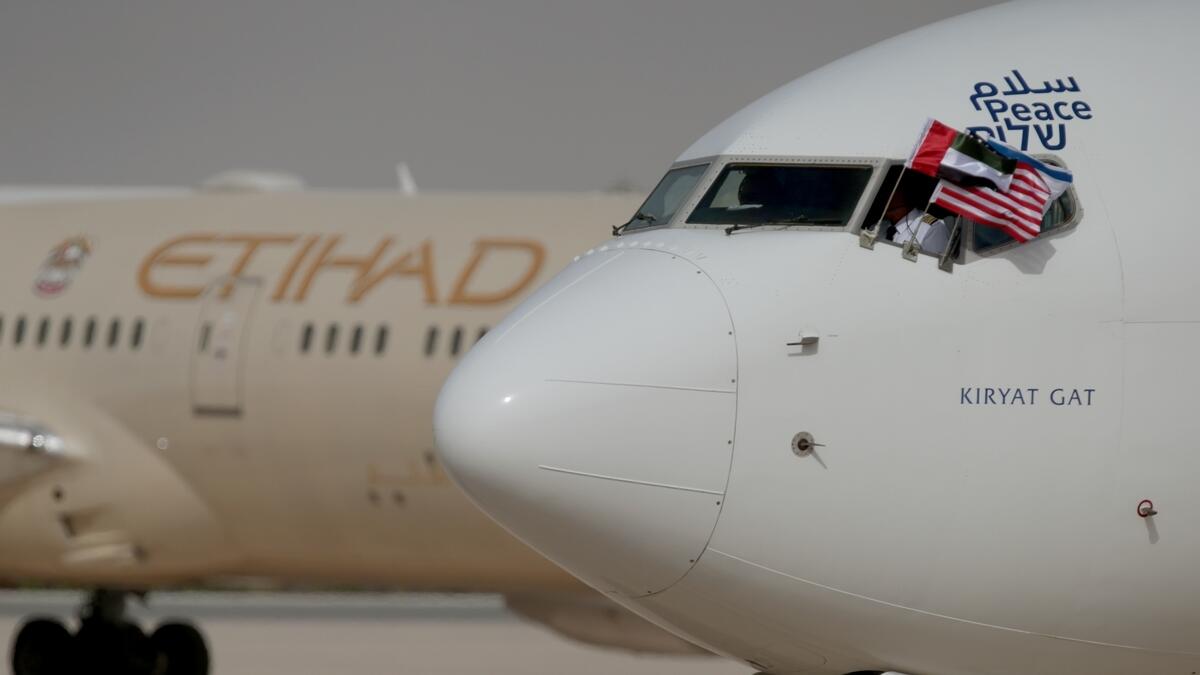The Israeli flag carrier El Al's airliner carrying Israeli and U.S. delegates lands at Abu Dhabi International Airport, in Abu Dhabi. Photo: Reuters