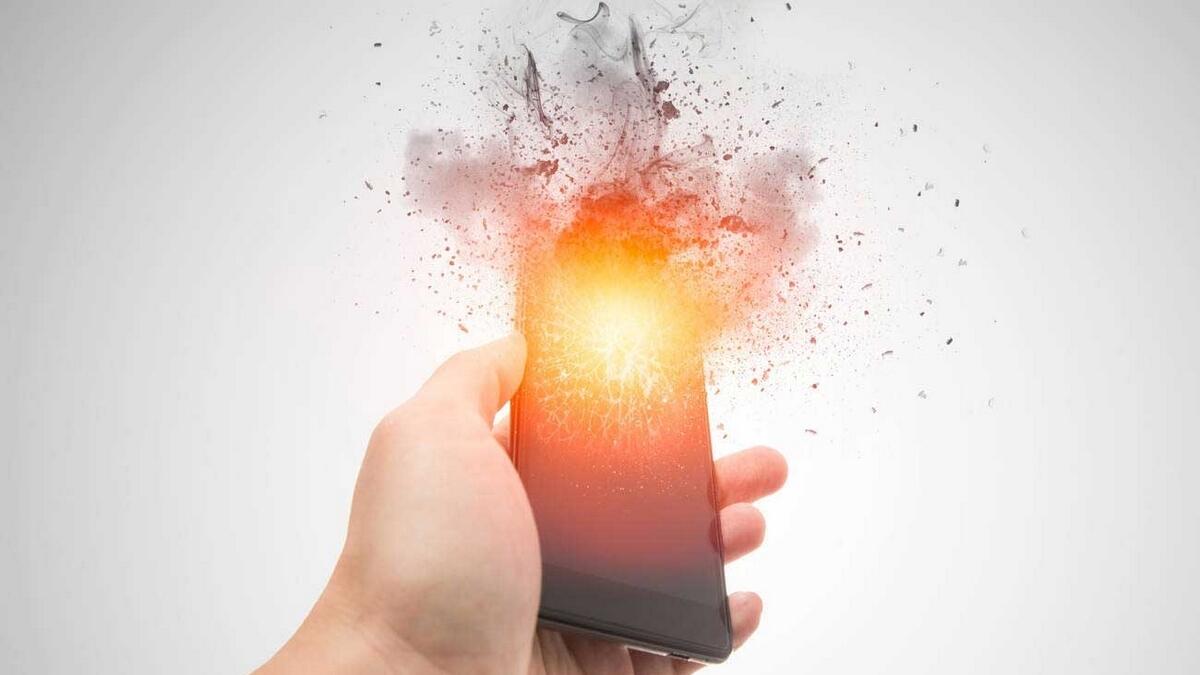 Phone explodes in mans hand, burns his skin