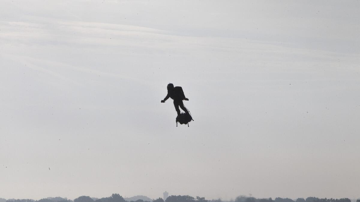 Video: Man flies over the English Channel using hoverboard 