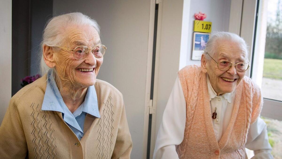 Frances 104-year-old twins tell the secret to their longetivity