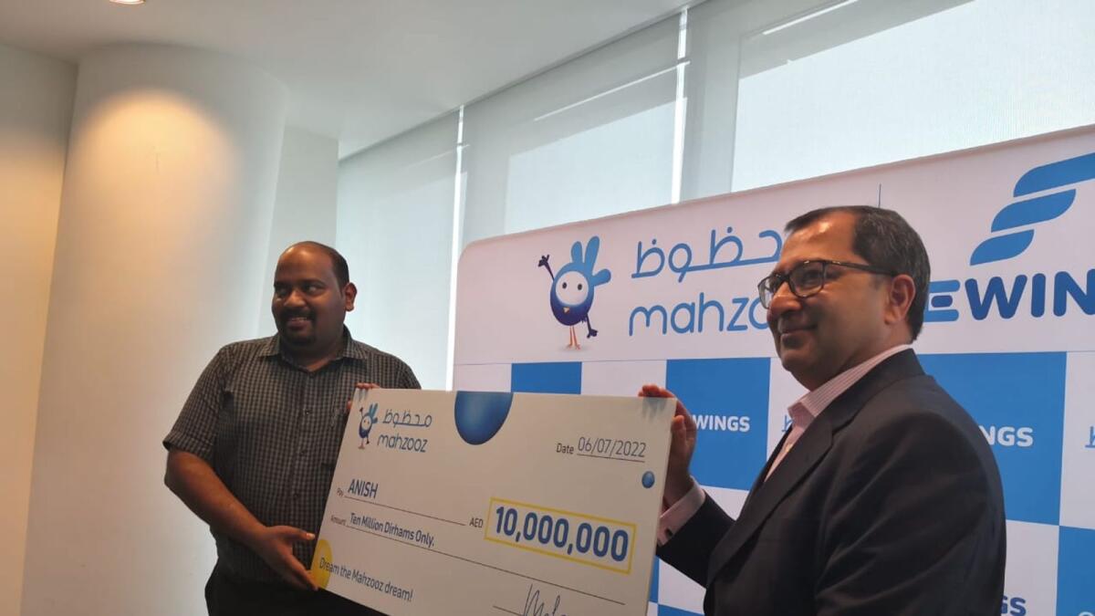 Anish presented with his Dh10 million cheque by Farid Samji, Chief Executive Officer of EWINGS. Photo: Nandini Sircar
