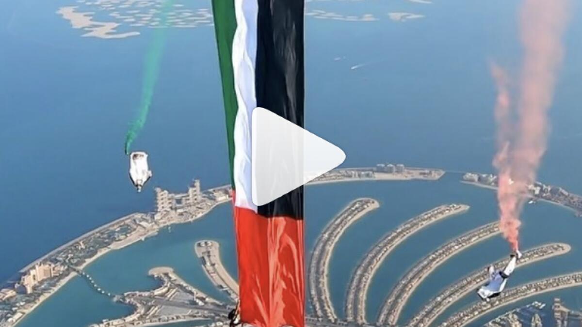 uae national day, dubai, skydiving, largest flat world record in uae, sheikh hamdan