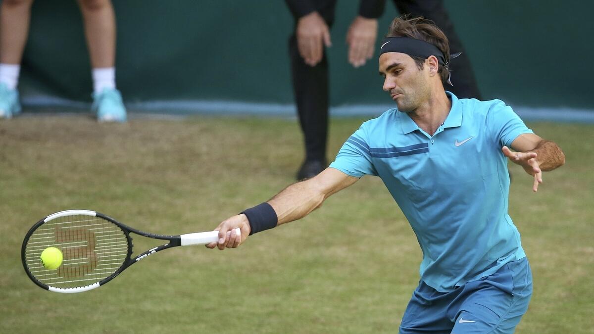 Federer saves two match points to reach Halle last-eight