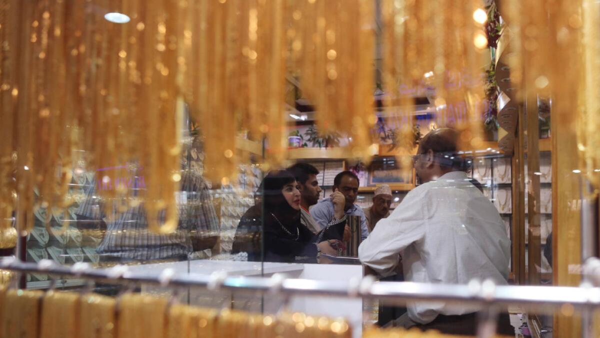 Dubai gold prices nudge down, buy 22k at Dh140.25 