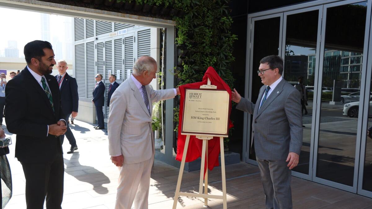 King Charles III unveils the Heriot-Watt University Dubai plaque along with Professor Richard Williams, Principal and Vice-Chancellor of Heriot-Watt University and Scotland’s First Minister, Humza Yousaf.
