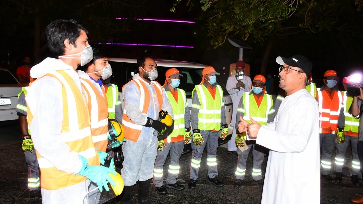 The ‘disinfection mission’  was started at midnight from Al Rigga street in Dubai and continued till early morning. Leading the charge was Eng. Dawood Al Hajiri, Director General of Dubai Municipality, who could be seen giving instructions to municipality workers.