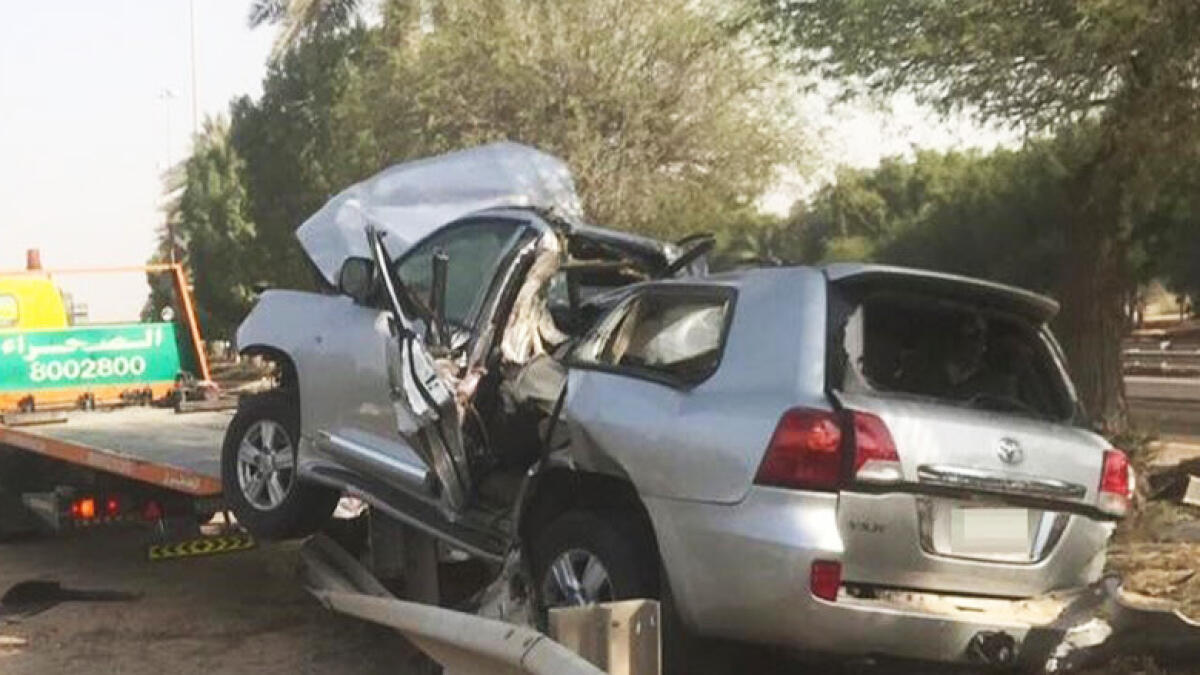 Emirati crashes into barriers in UAE road accident, injured