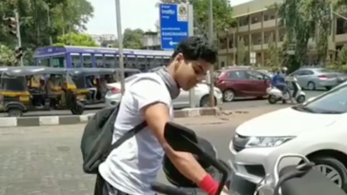 Video: Bollywood actor fined for traffic violation