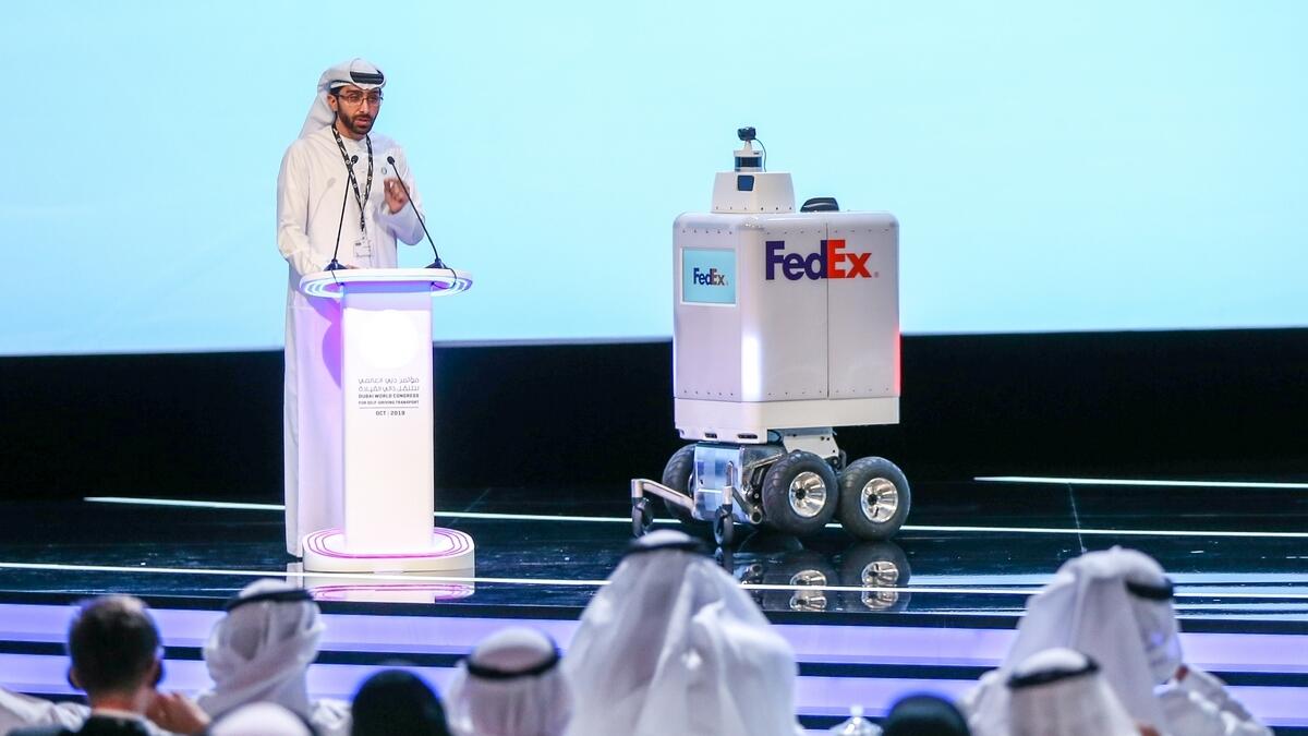 Roxo, Fedex delivery bot, UAE, RTA, autonomous, personal delivery device, battery-powered, delivery bot