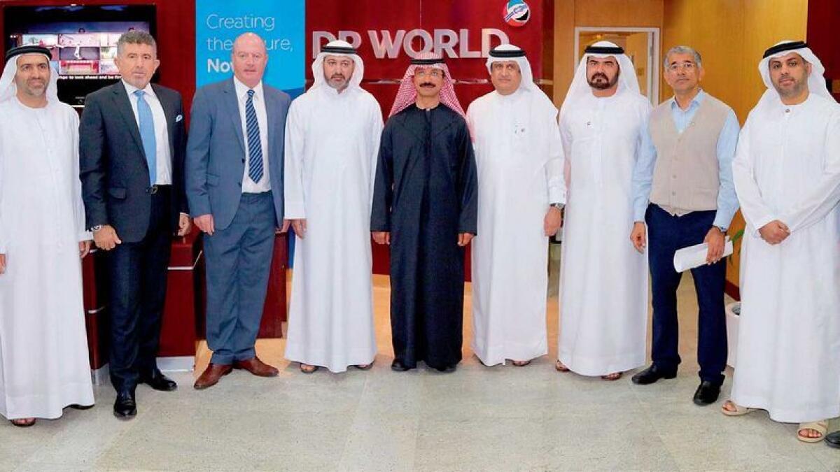Sultan Ahmed bin Sulayem with executives of Dutco Balfour Beatty, BAM International Abu Dhabi – Dubai Branch, and senior officials from DP World at the signing ceremony.  