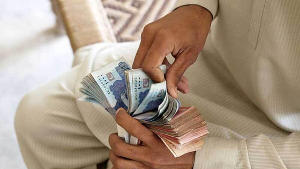 How far will Pakistani rupee fall? Read this before remitting 