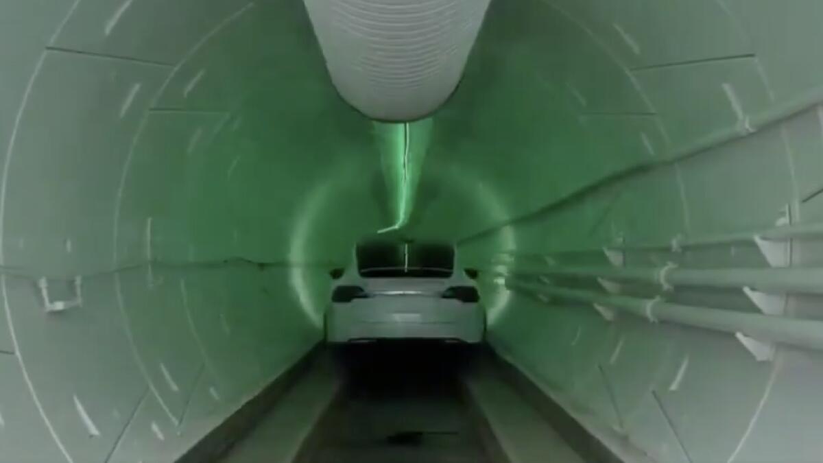 Video: Travel at 240km/h in your car in an underground tunnel?