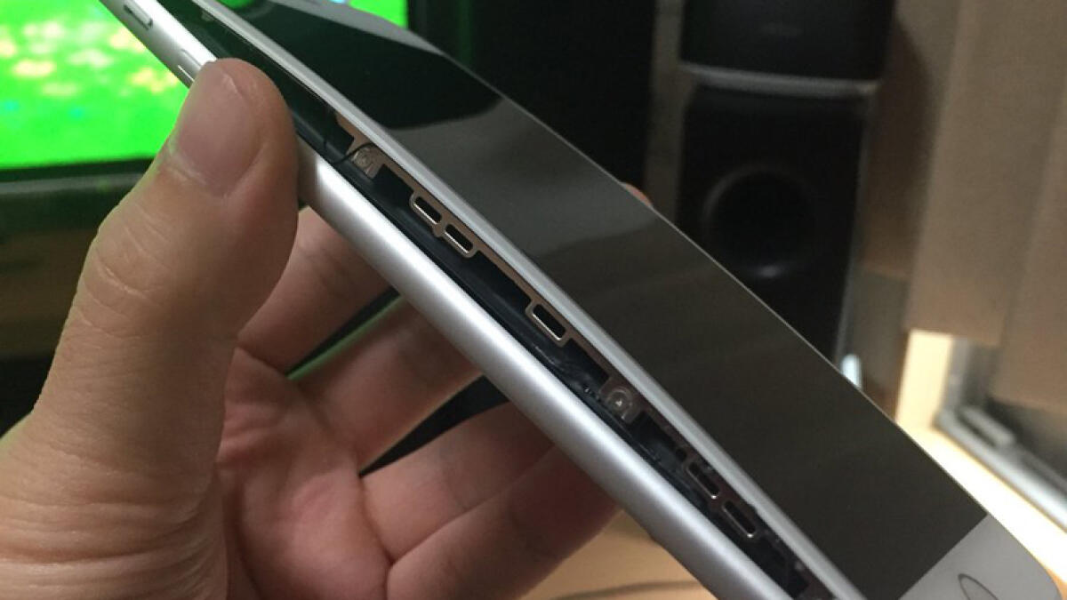 iPhone 8 Plus screen split open while charging: Reports