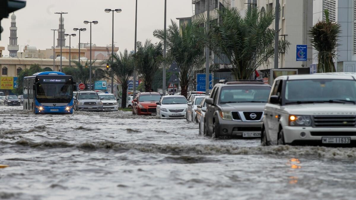 Dh2,000 fine, 23 black points, rain-related, rain,  traffic offence, negligent, driving, Dubai Abu Dhabi, UAE, 