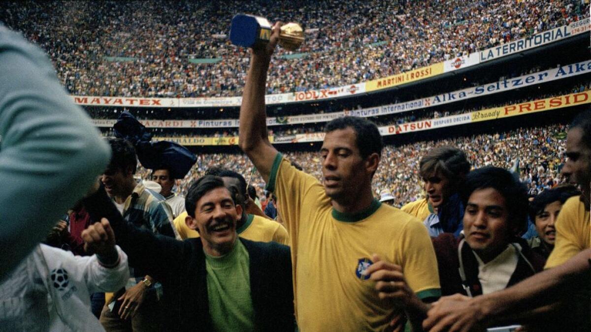 Brazilian soccer great Carlos Alberto Torres dies