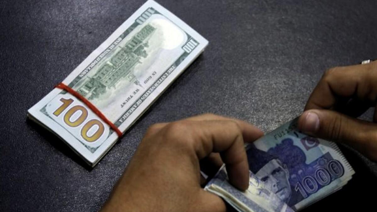  Pakistani rupee weakens sharply in likely devaluation by central bank
