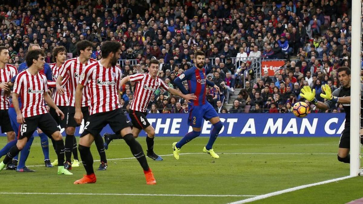 Barcelona close gap on Real