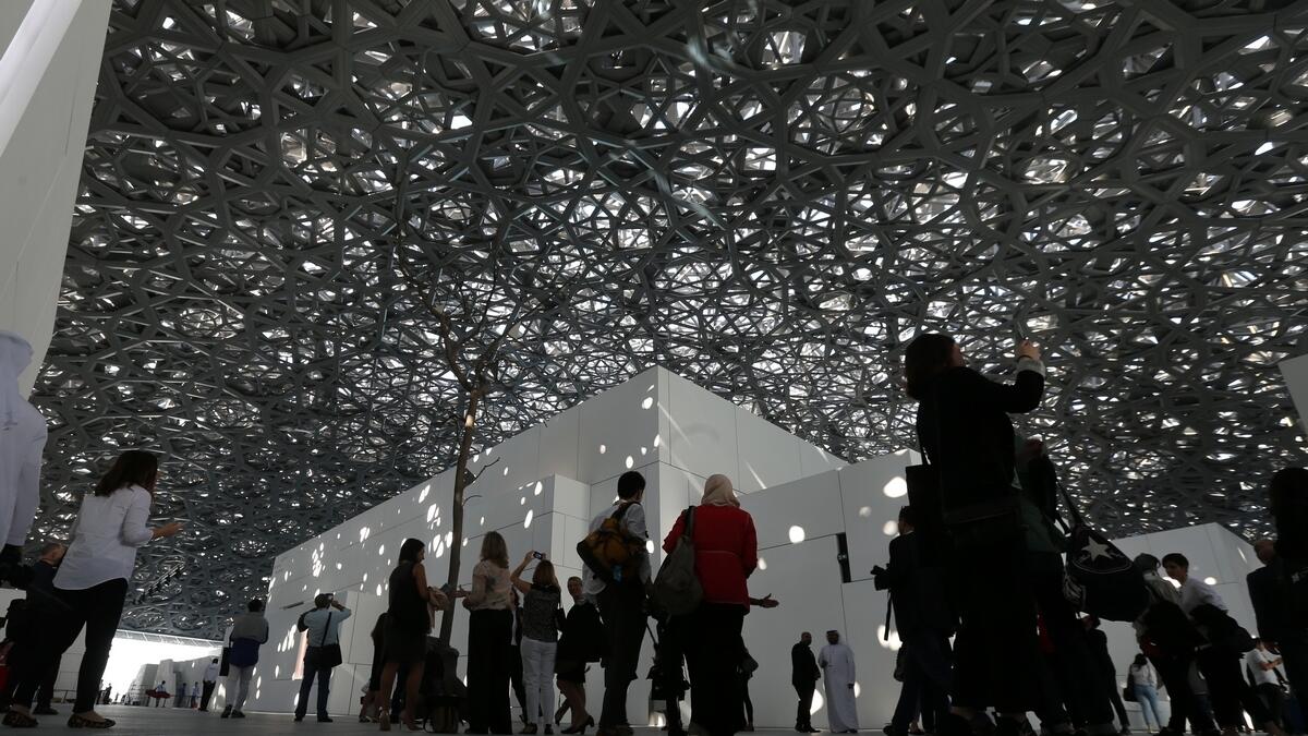 Video: World flocks to Louvre Abu Dhabi