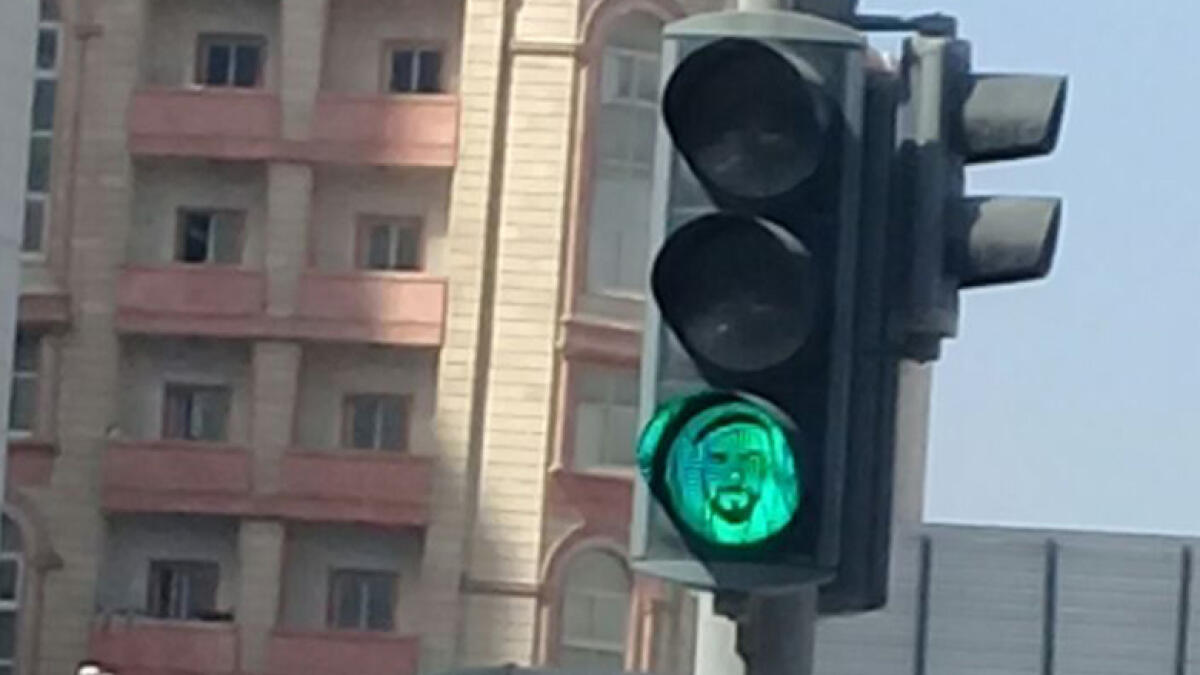 Video: Ajman green signals display Sheikh Zayeds picture