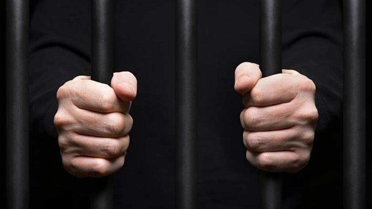 دبي: سجن رجل لقتله زميله في السكن بسبب نزاع مالي
