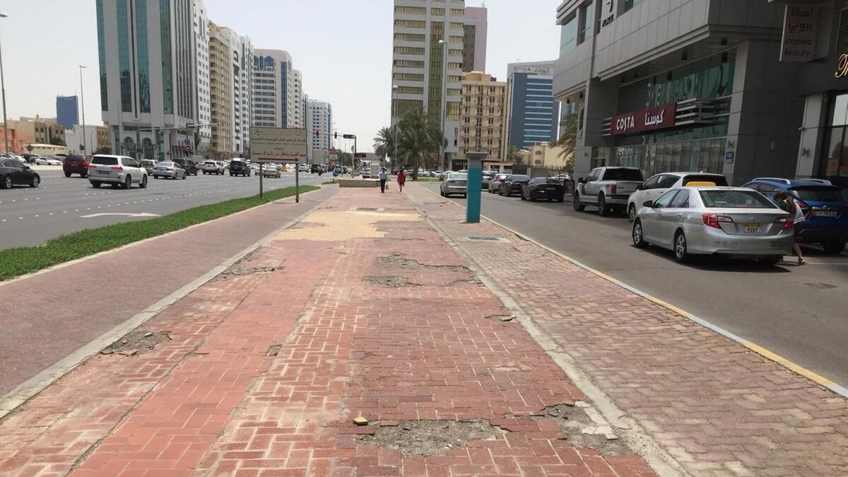 Pavement cracks, potholes, Abu Dhabi, maintenance project, damaged spots, 667 cracked surfaces,  renovations