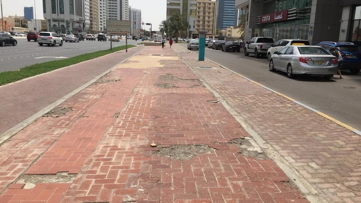 Pavement cracks, potholes, Abu Dhabi, maintenance project, damaged spots, 667 cracked surfaces,  renovations