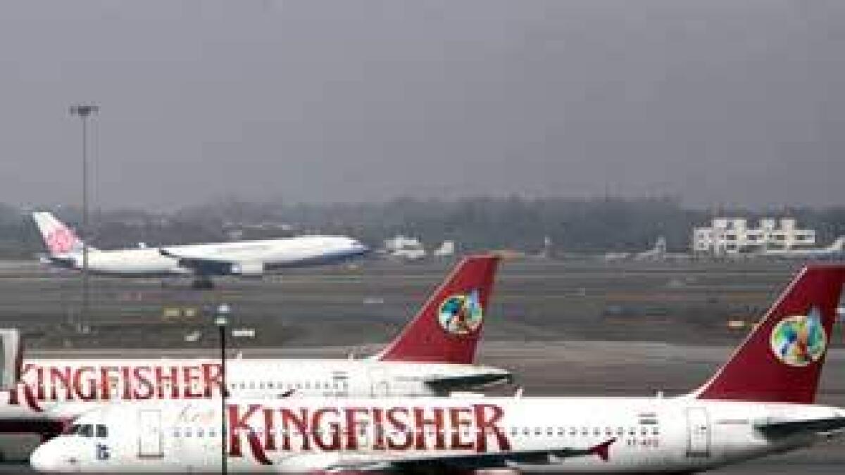 India suspends Kingfisher Airlines’ flying licence