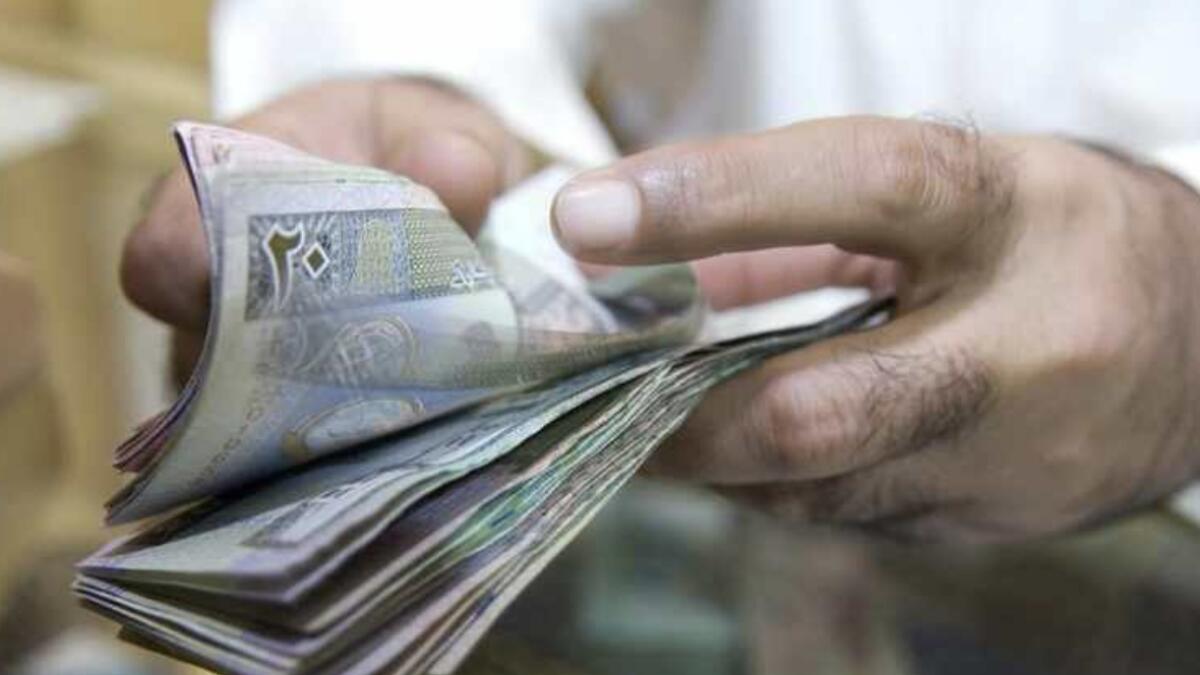 Kuwait parliament okays bill on remittance fees