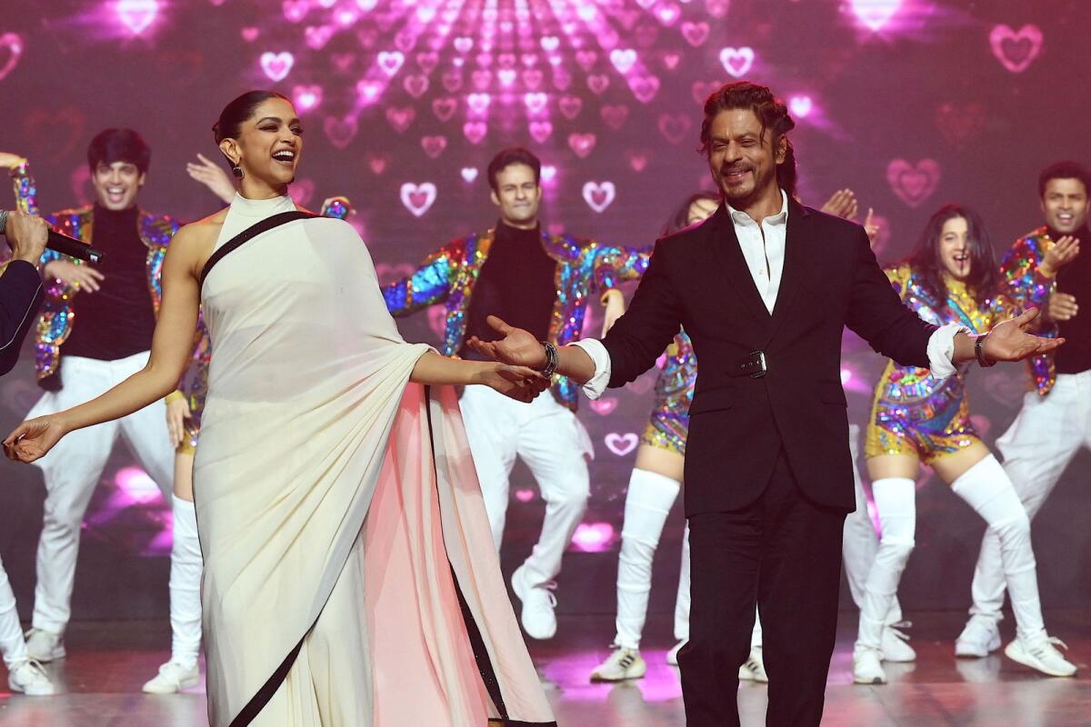 Bollywood actors Shah Rukh Khan (R) and Deepika Padukone perform a dance during an event to celebrate the success of their Indian Hindi-language action thriller film ‘Jawan’ in Mumbai on September 15, 2023.  Photo: AFP