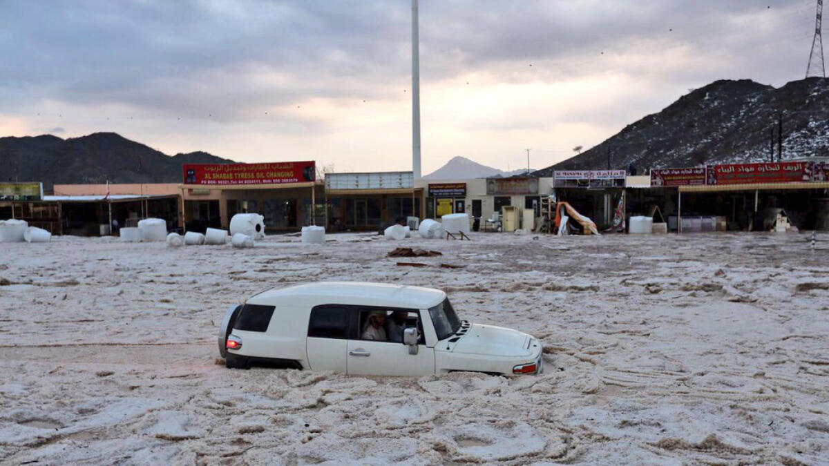 Unexpected rainfall in UAEs valleys likely