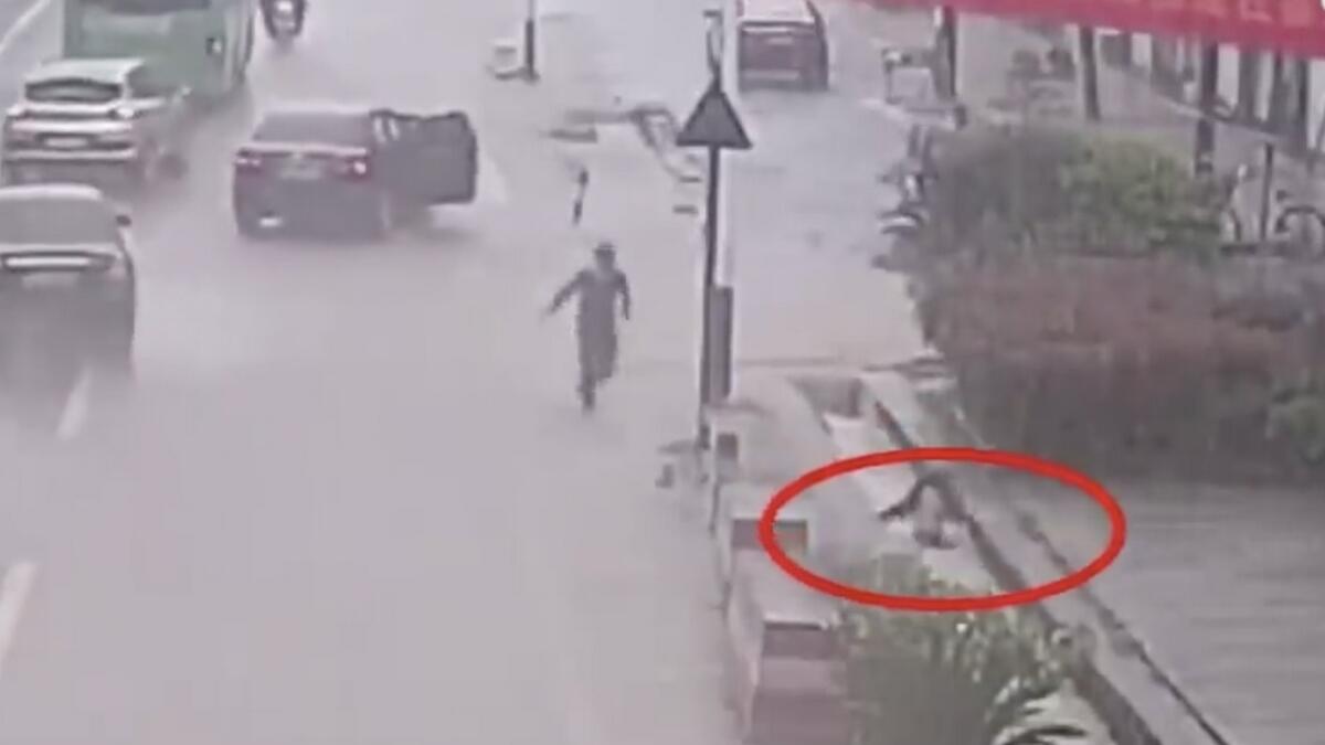 Video: Boy nearly drowns in drain, good Samaritans come to his rescue 