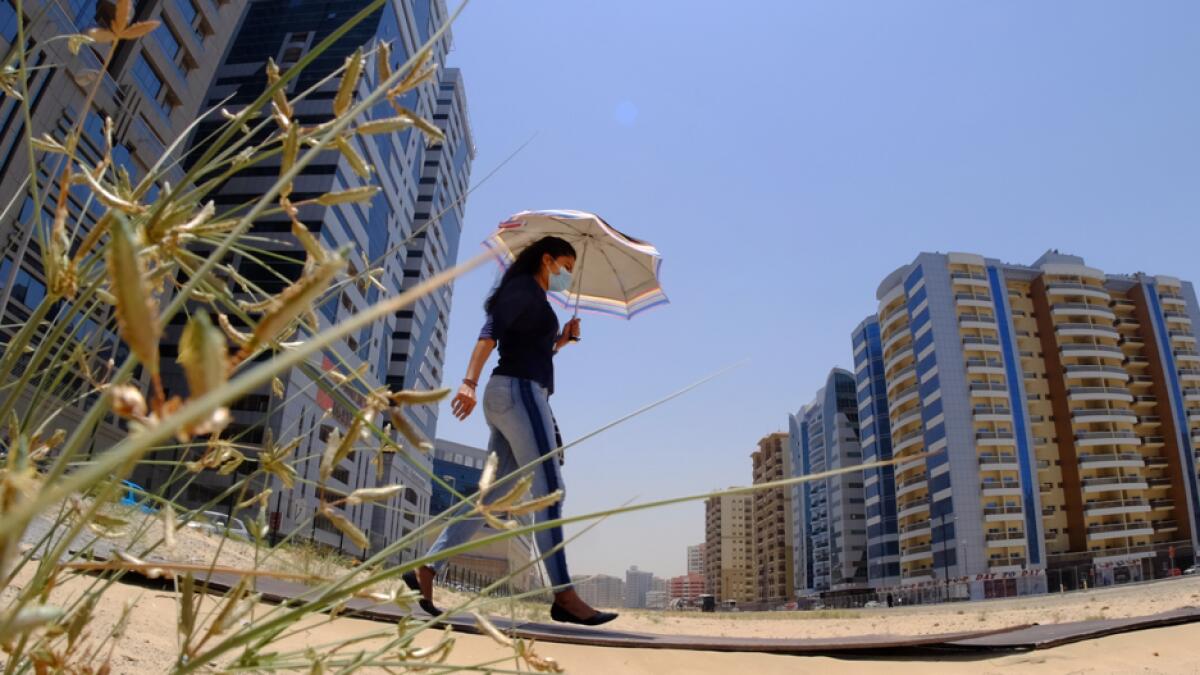 A Dubai resident tries to escape from the heat. Photo: Shihab/Khaleej Times
