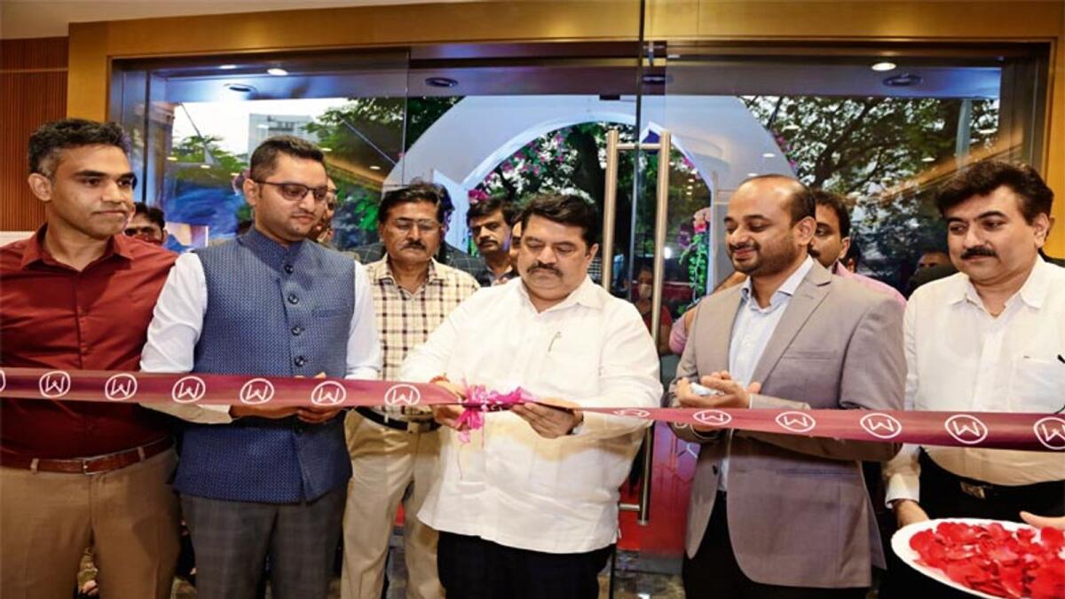 M P Manoj Kotak inaugurates the showroom in Ghatkopar, following its virtual inauguration by M P Ahammed, chairman of Malabar Group, in the presence of other members of Malabar Gold &amp; Diamonds