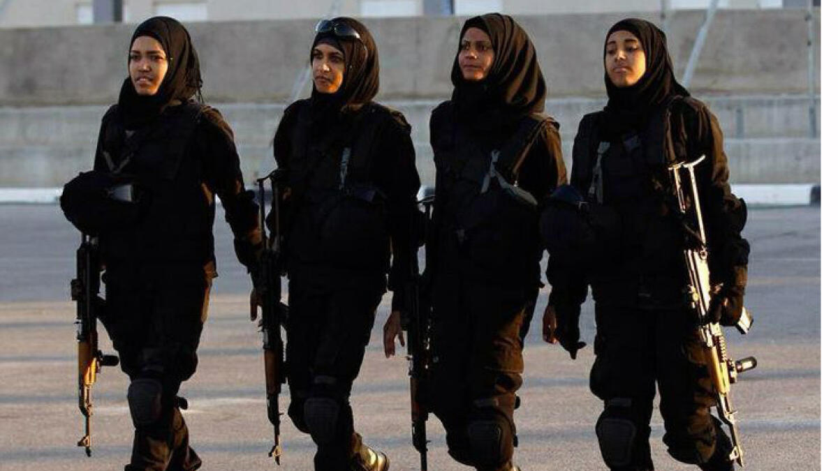 11 women, including 3 sisters join Pakistans bomb disposal unit