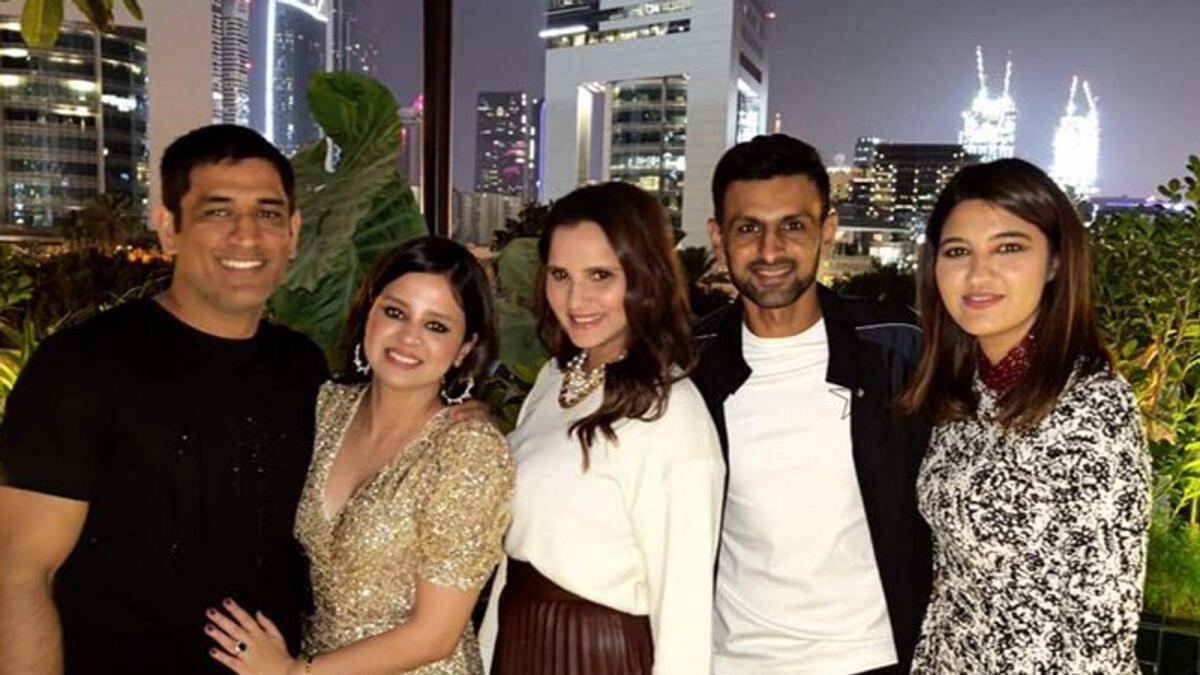MS Dhoni celebrated his wife Sakshi's 32nd birthday in Dubai. The couple was joined by Pakistan cricketer Shoaib Malik and Sania Mirza. — Twitter