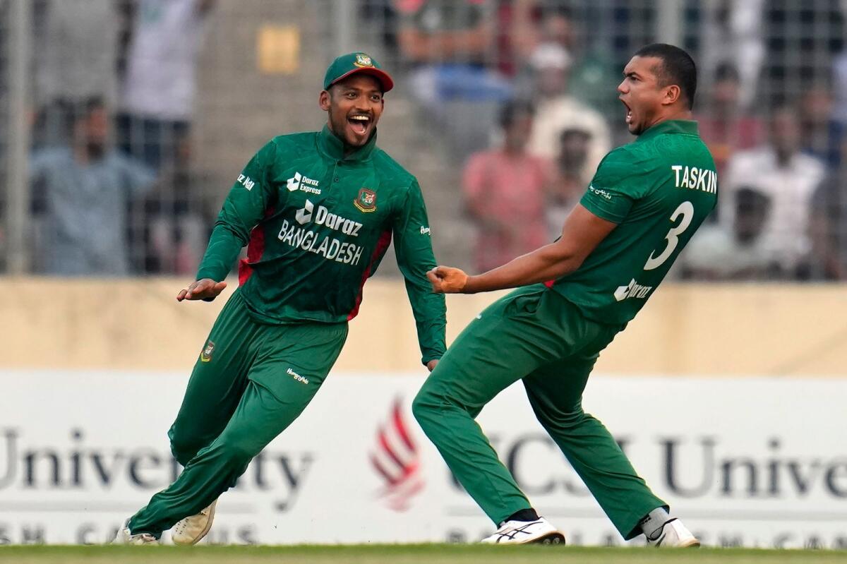 Bangladesh's Taskin Ahmed (right) celebrates the dismissal of England's Dawid Malan. — AP