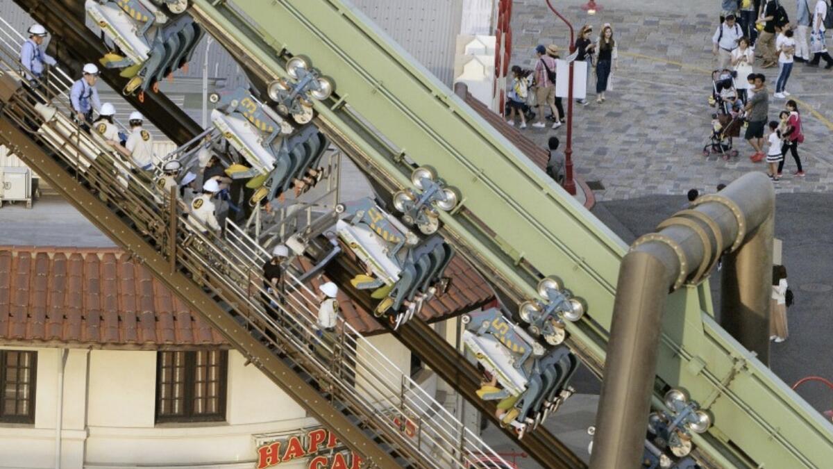 Video: Rollercoaster gets stuck, riders left hanging upside down