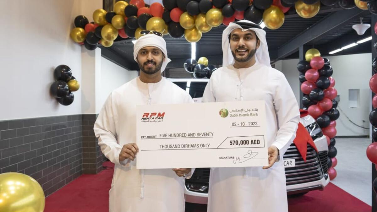 Mohammed Al Marzouqi hands over the prize to Rashid Saeed Al Shehhi in Dubai.