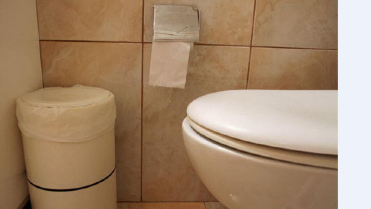 Bad toilet habits that you must give up