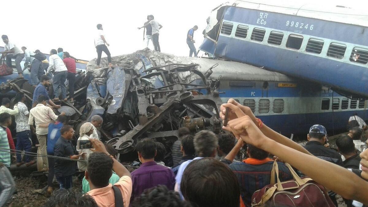 23 killed in India train derailment