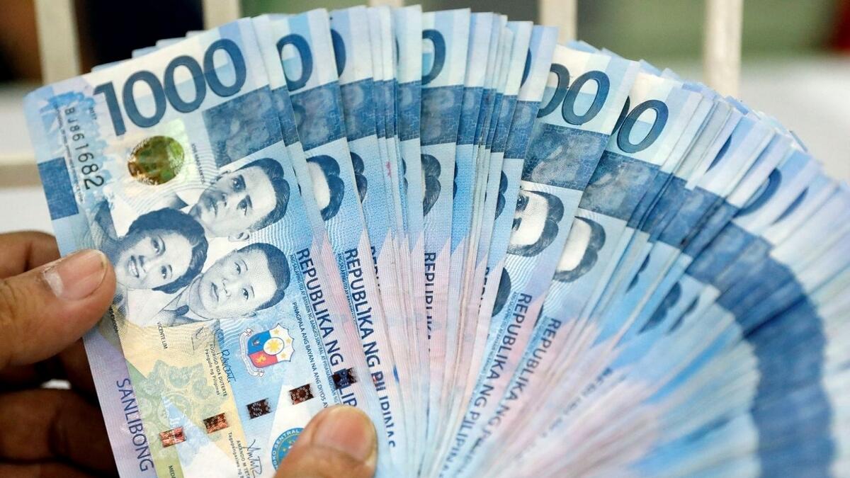 Expats cheer as peso weakens on poor forex reserves