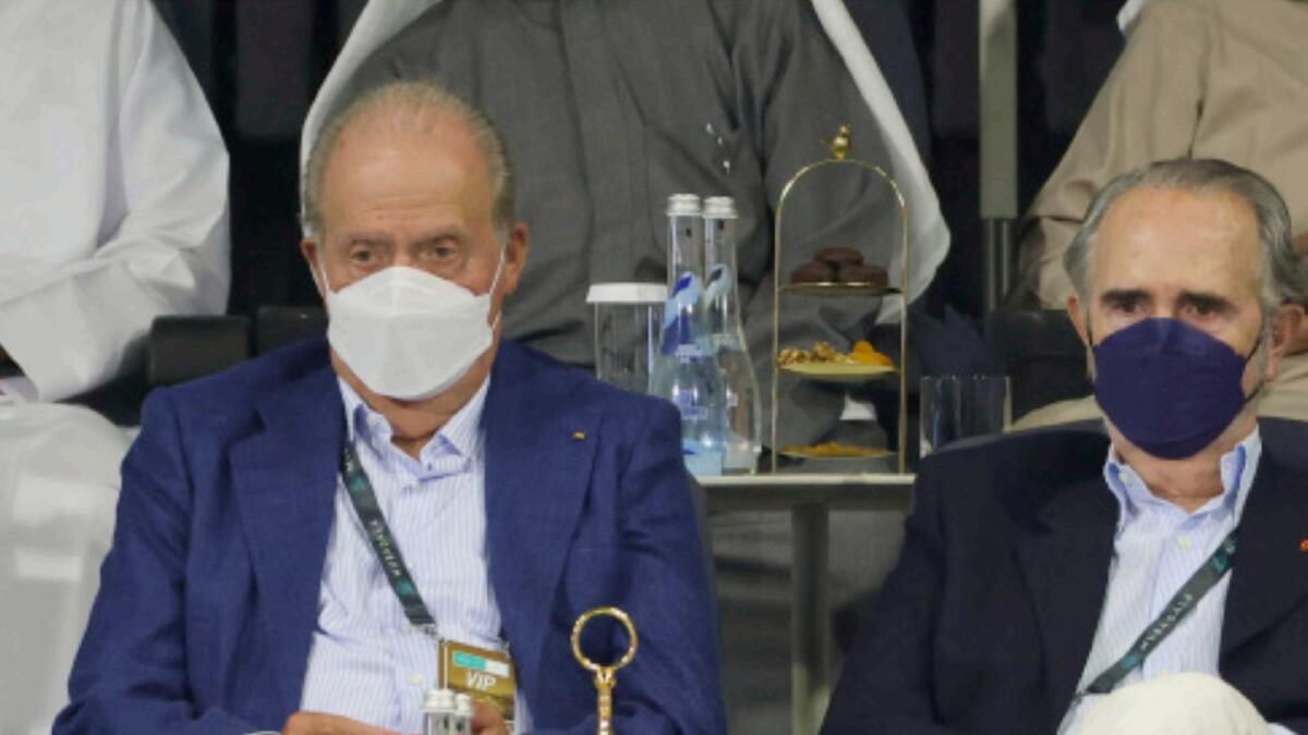 Spain's former king Juan Carlos (L) attends the third-place play-off match of the Mubadala World Tennis Championship in Abu Dhabi. — AFP