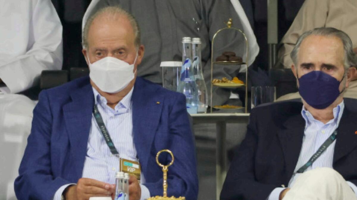 Spain's former king Juan Carlos (L) attends the third-place play-off match of the Mubadala World Tennis Championship in Abu Dhabi. — AFP